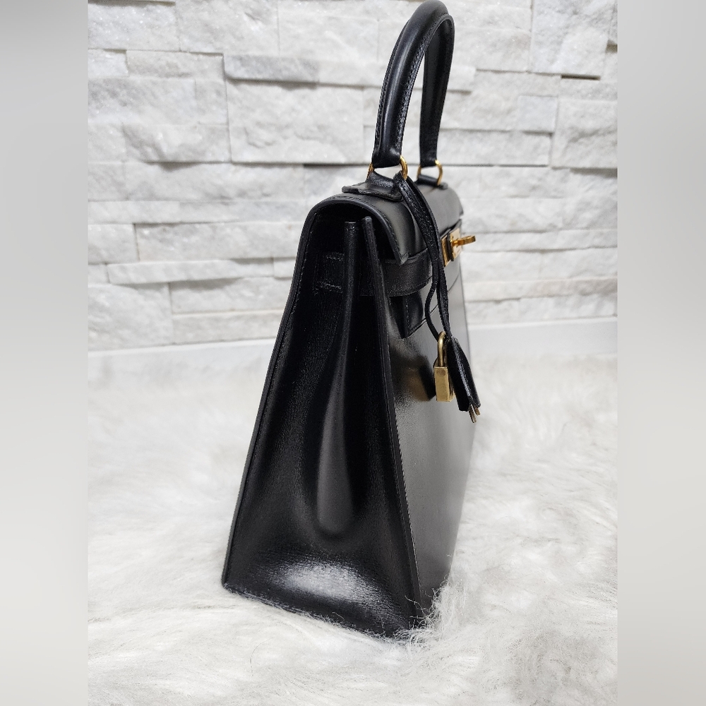 Hermès Kelly 28 in Black Box Leather with Gold Hardware - Picture 6 of 17